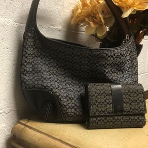 Coach signature Purse and wallet set